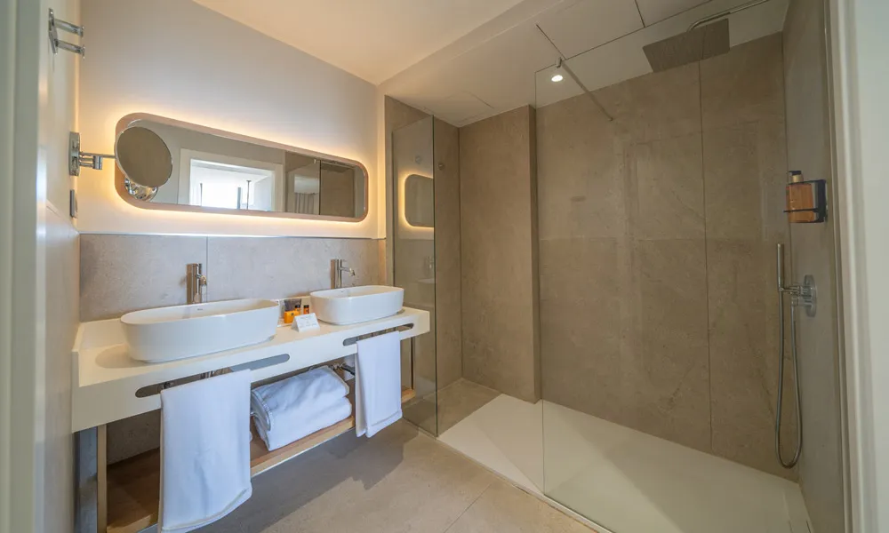 lavabo suite deluxe Relaxia Beverly Suites