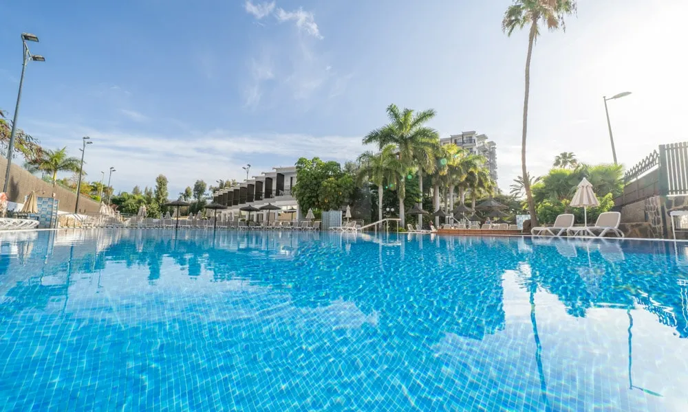 palmeras piscina relaxia Beverly Park