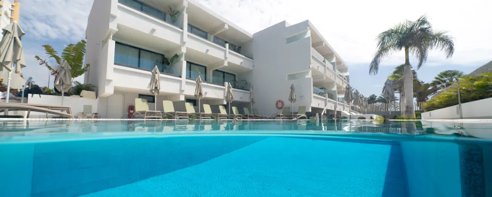 piscina relaxia beverly suites