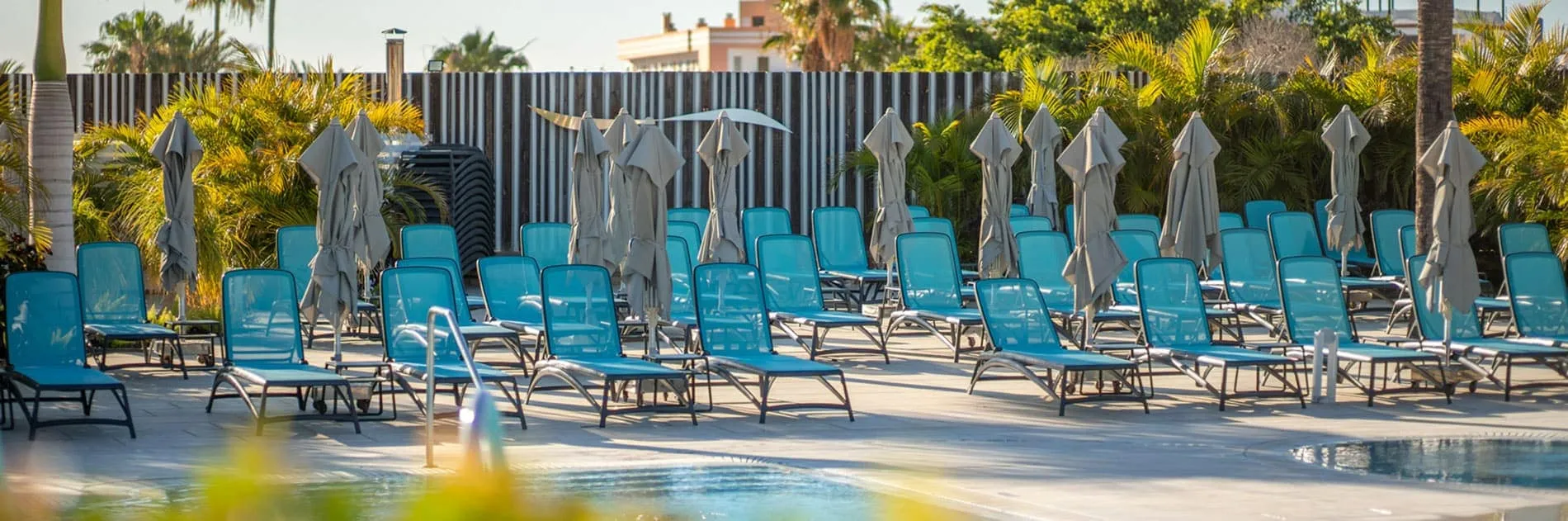tumbonas piscina relaxia los girasoles