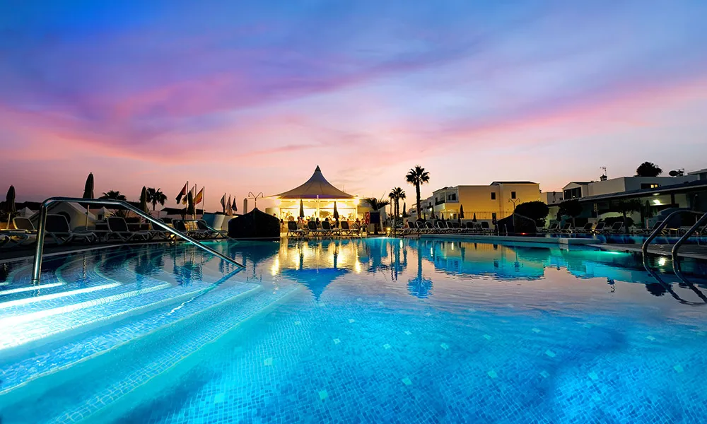 Poolblick bei Nacht Relaxia Lanzaplaya