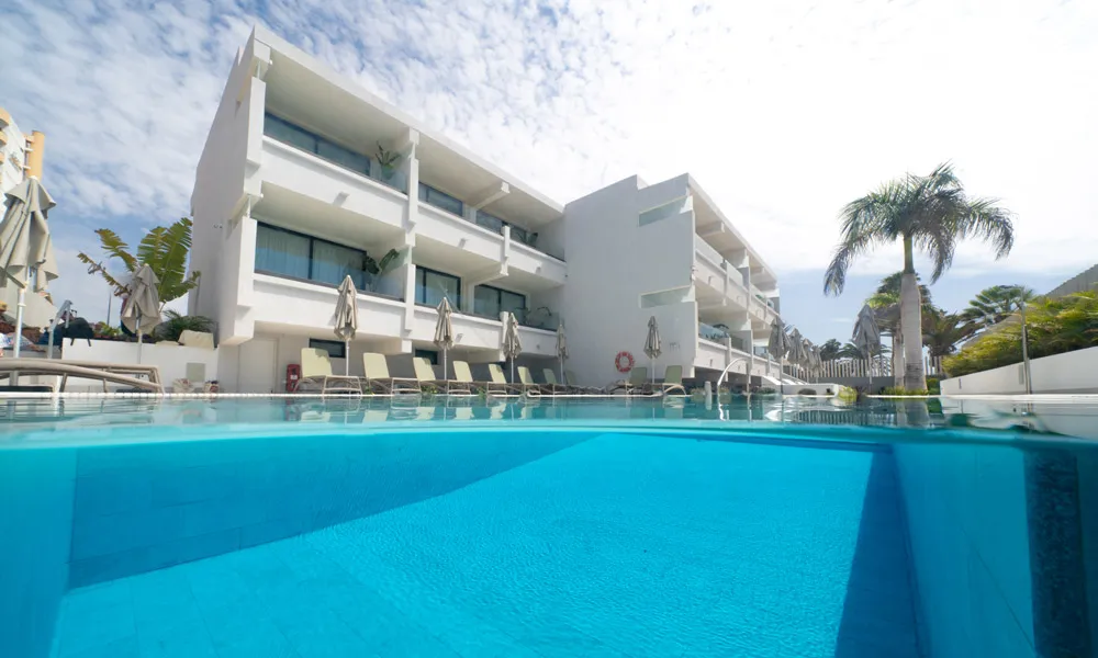 Piscina Relaxia Beverly Suites