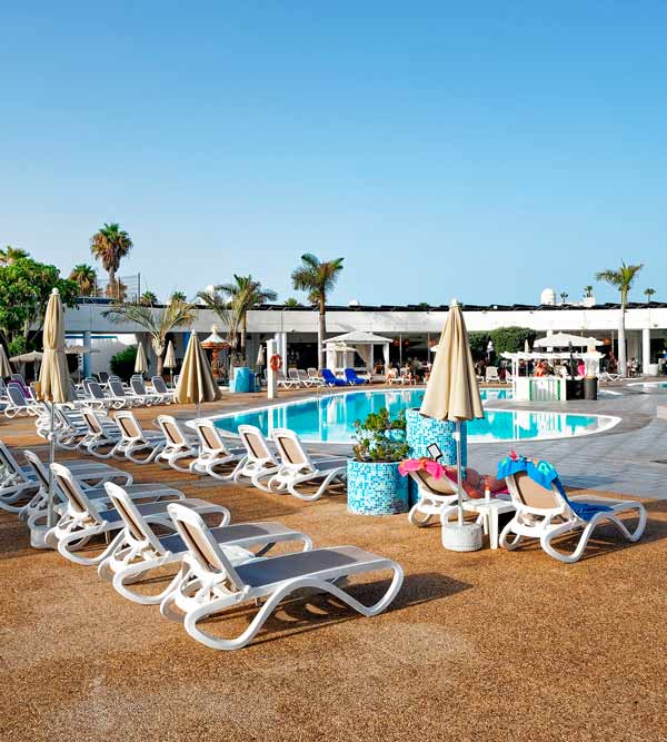 Pool and chill-out zone relaxia hotels
