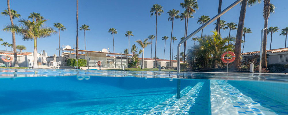 Relaxia Los Girasoles Pool Services Underwater view of the Relaxia Los Girasoles pool